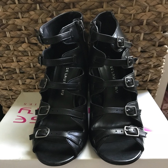 ✨CHINESE LAUNDRY Black Buckle Peep Toe heels✨ - Picture 2 of 4